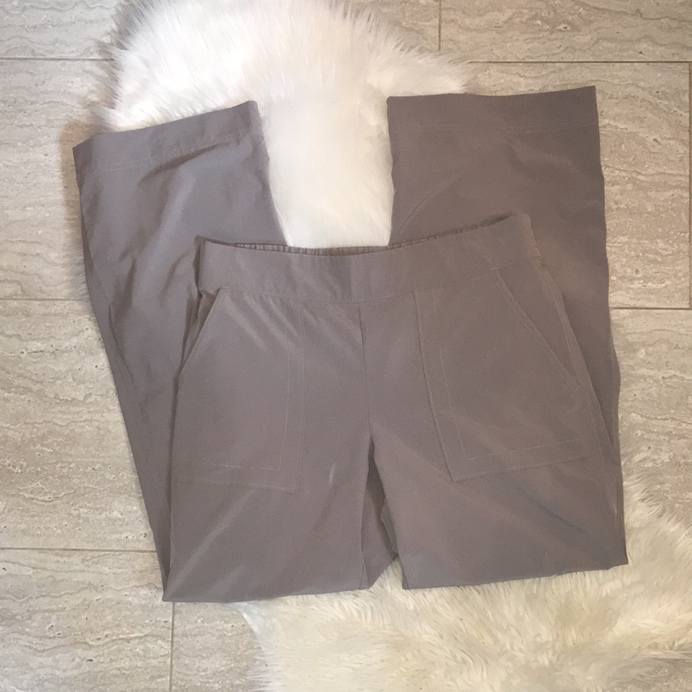 Athleta Chelsea Wide Leg Cargo Pants EUC